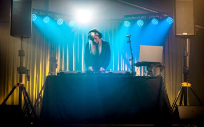 Hercules Gear Up Lighting and Speaker Stands – The Perfect Combination For Any DJ Gigs